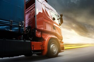 Bahaya Mengintai di Samping Truk: Tekanan Ban Capai 200 PSI, Begini Cara Selamat 6 Bahaya Mengintai di Samping Truk Tekanan Ban Capai 200 PSI, Begini Cara Selamat