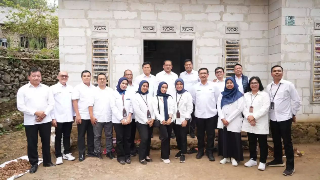 Danantara Asset Management Kunjungi Layanan PNM di Mojokerto, Tinjau Langsung Pemberdayaan Ekonomi Ultra Mikro 1 Danantara Asset Management Kunjungi Layanan PNM di Mojokerto, Tinjau Langsung Pemberdayaan Ekonomi Ultra Mikro