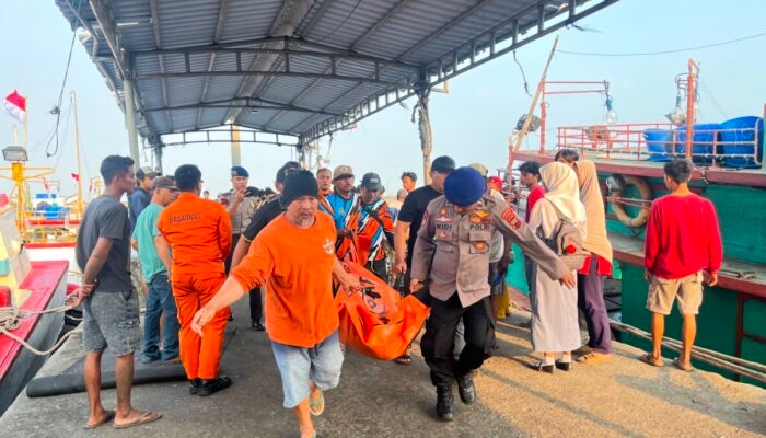 Kapal Nelayan Terbalik di Perairan Cilacap, 2 Nelayan Tewas dan 7 Diselamatkan