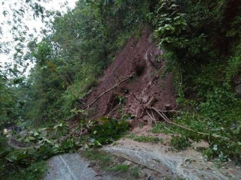 Longsor Tutup Jalur Padangpariaman–Bukittinggi, Ribuan Kendaraan Terdampak