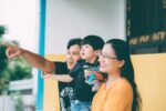 Membangun Kepercayaan Diri Anak: 5 Kalimat Ajaib yang Perlu Diajarkan Orang Tua Sejak Dini 7 Membangun Kepercayaan Diri Anak 5 Kalimat Ajaib yang Perlu Diajarkan Orang Tua Sejak Dini