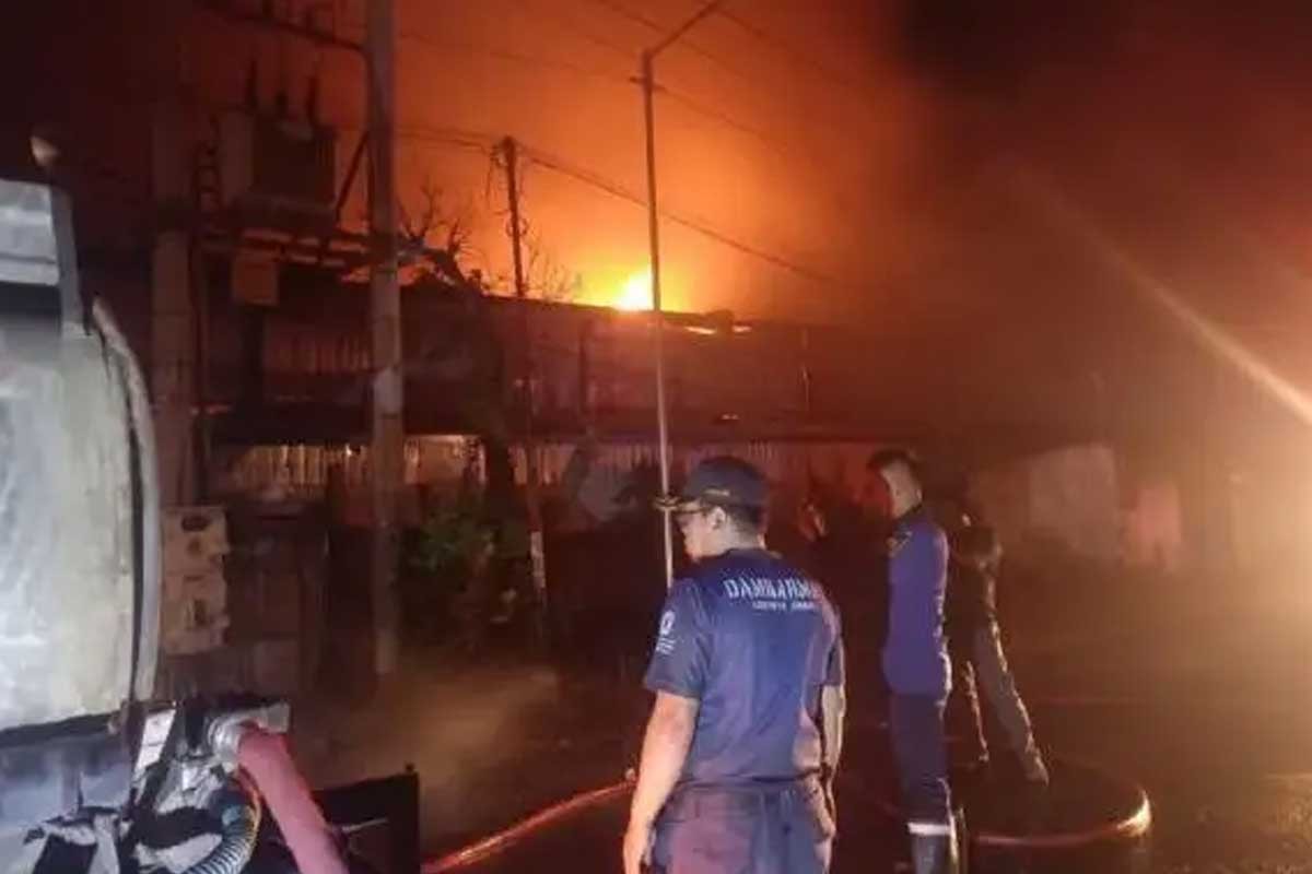 Pabrik Pakan Ternak di Jombang Ludes Dilahap Si Merah, Belasan Pekerja Selamat