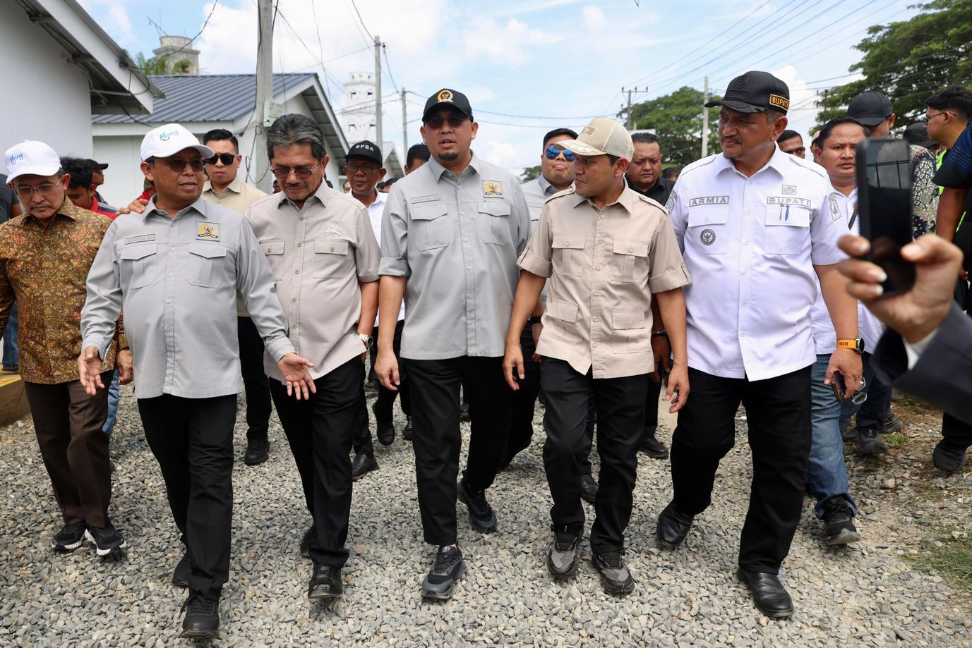 Percepat Rehabilitasi Hunian Sementara, Pemerintah Aceh dan DPR RI Tinjau Langsung Lokasi Terdampak Bencana