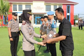 Polresta Batang Apresiasi 5 Personel Berprestasi, dari Pengungkapan Narkoba hingga Prestasi Olahraga 4 Polresta Batang Apresiasi 5 Personel Berprestasi, dari Pengungkapan Narkoba hingga Prestasi Olahraga